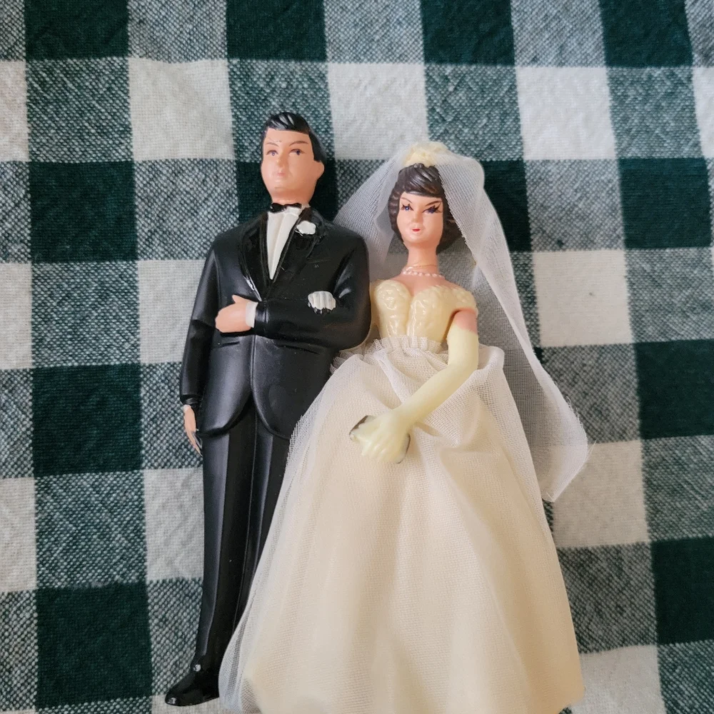 Elegant Wedding Cake Toppers Set - White